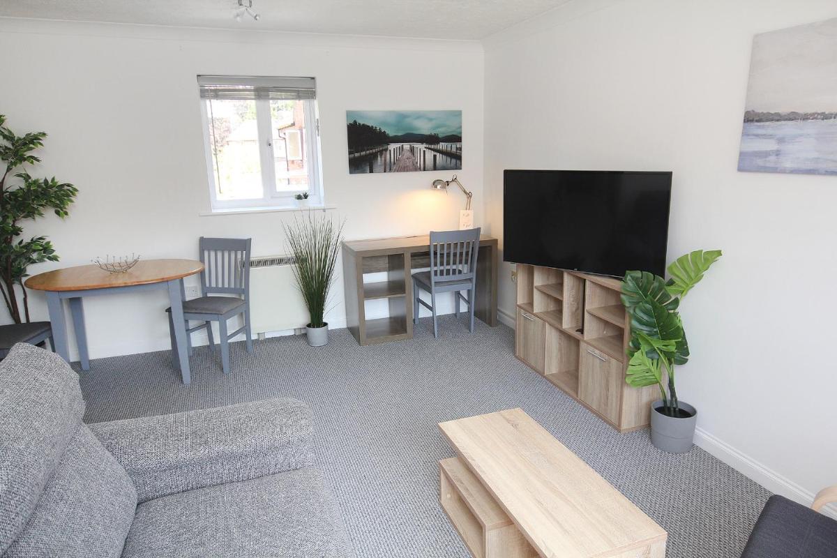 ChiPad Mono - Comfy City Centre Apartment with Free Parking Space - Hizvo