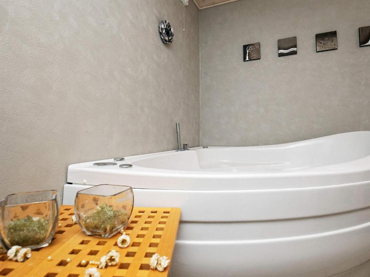 Suitetrails - 5 person holiday home in Esbjerg V