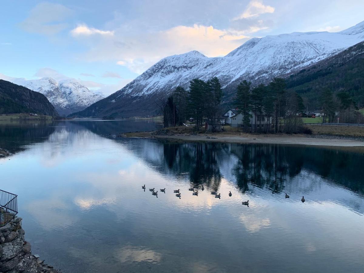 Stryn Crystal Apartments - Waterfront Apartment - Housity