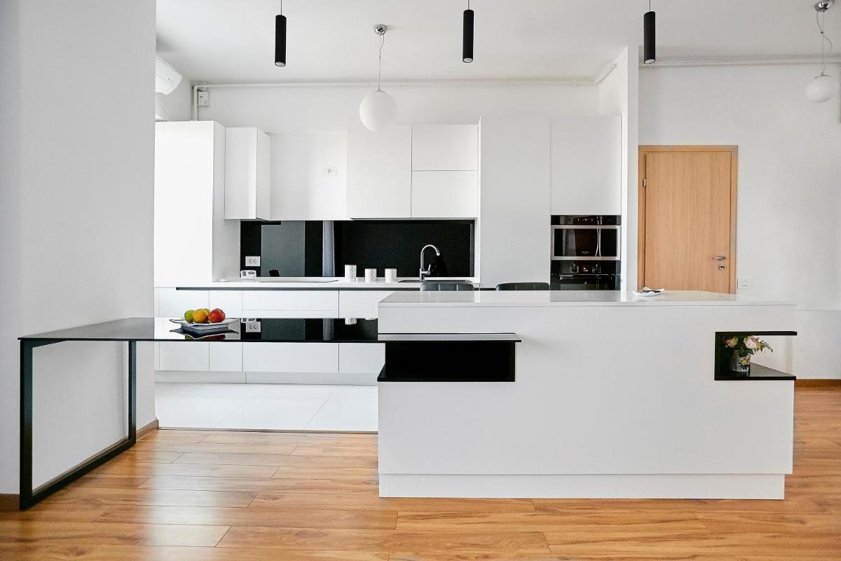 Elevate Apartment - FREE Underground Parking & the Best View - Housity
