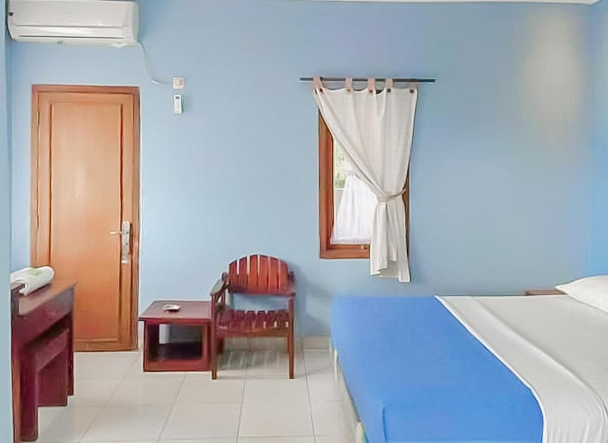 RedDoorz near Pantai Citepus Pelabuhan Ratu - Housity