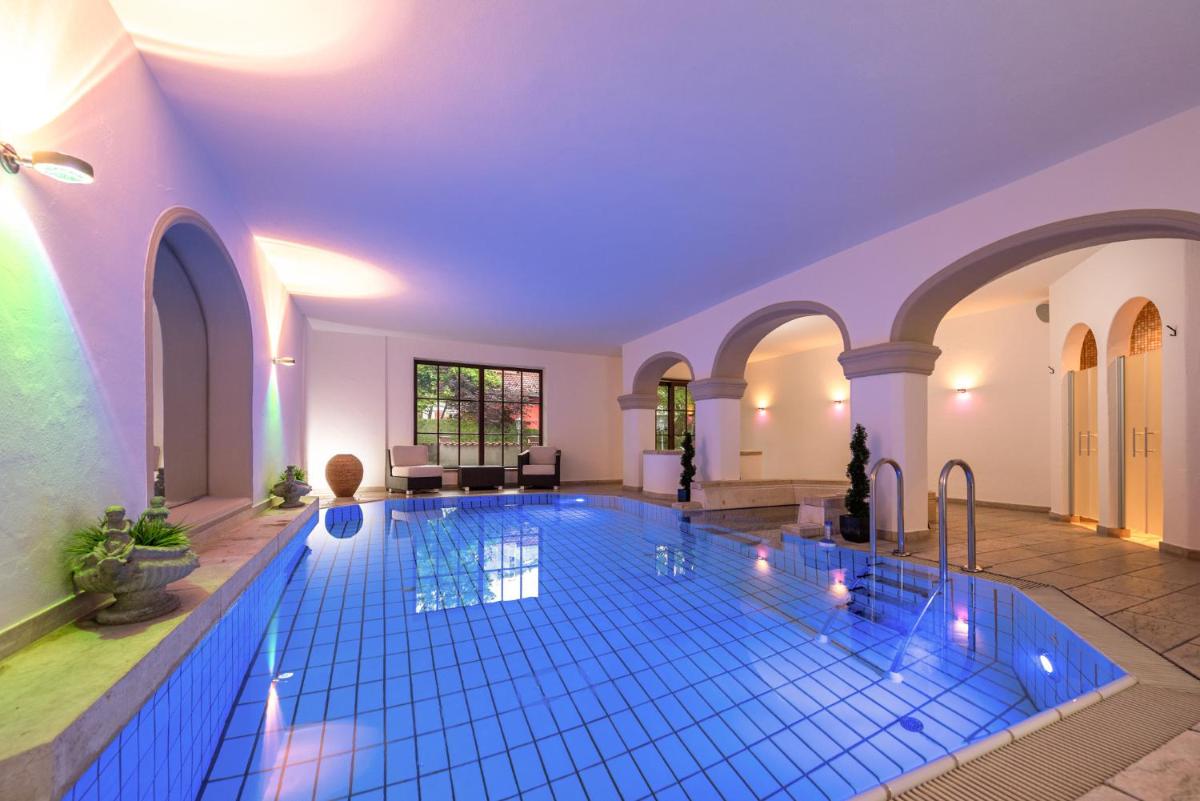 Hotel Hirsch - Housity