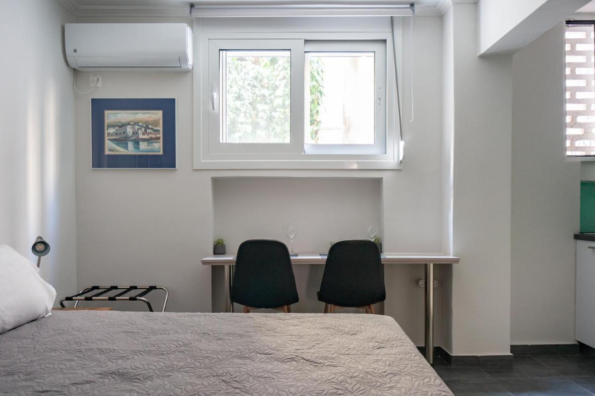 Pan's Cave Studio in Plaka - Housity