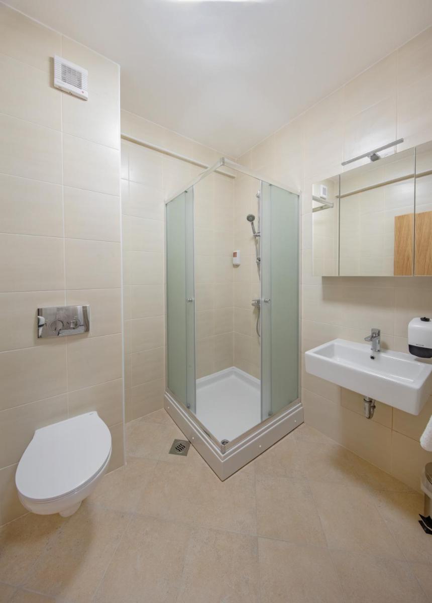 Otočki Virovi - Housity