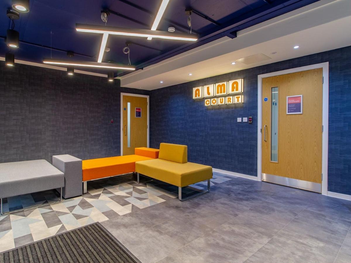 Private Ensuite Rooms and Studio Apartments located in the Heart of Canterbury - Housity