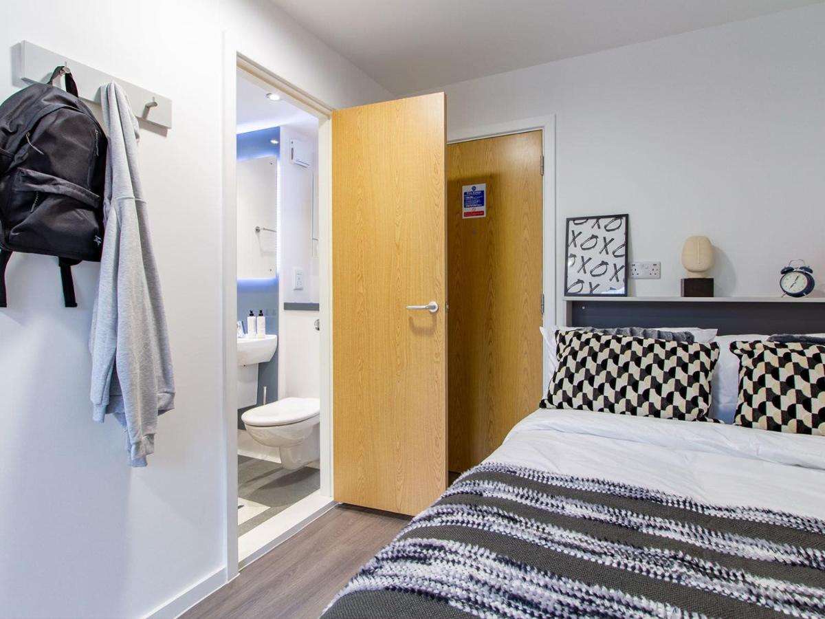 Private Ensuite Rooms and Studio Apartments located in the Heart of Canterbury - Housity