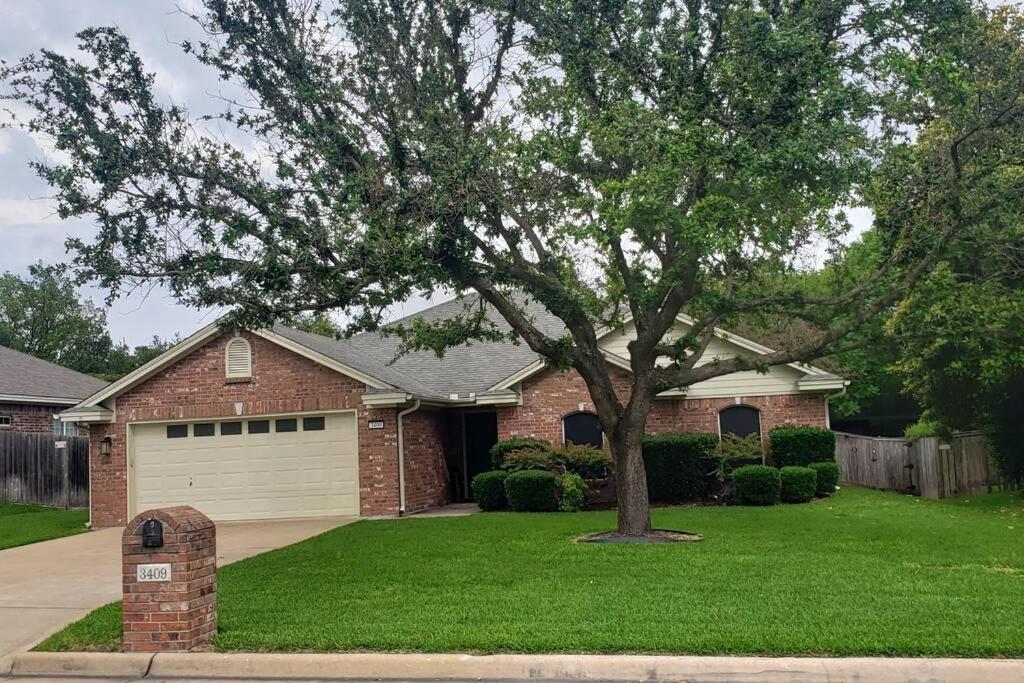 Beautiful 3 bedroom 2 Bathroom Home in Temple Medical District - Housity