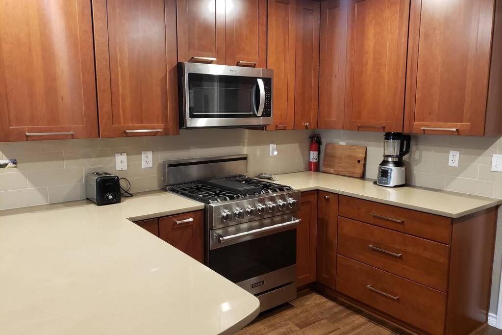 Beautiful 3 bedroom 2 Bathroom Home in Temple Medical District - Housity