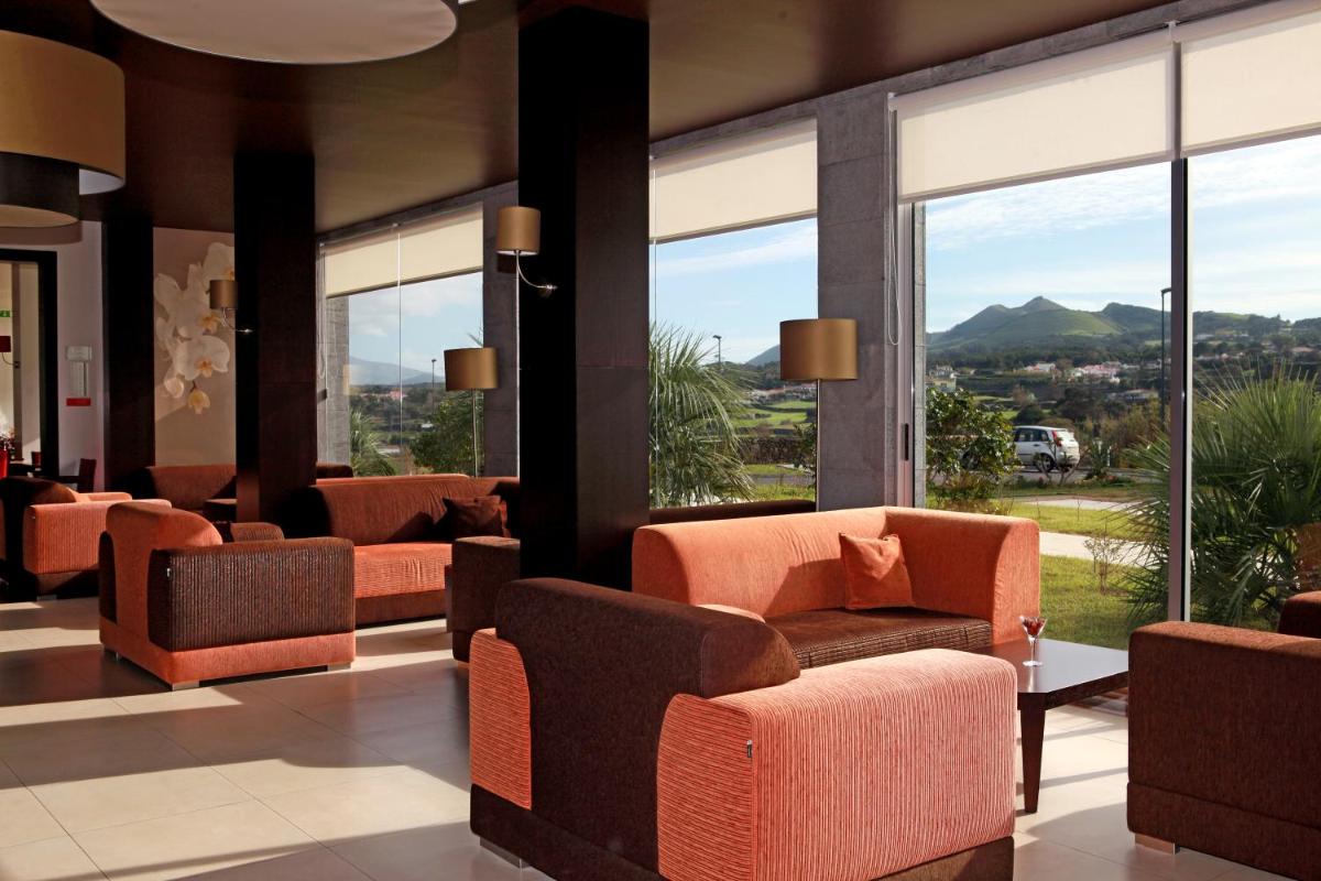 Uma vista geral da montanha ou uma vista da montanha a partir do hotel