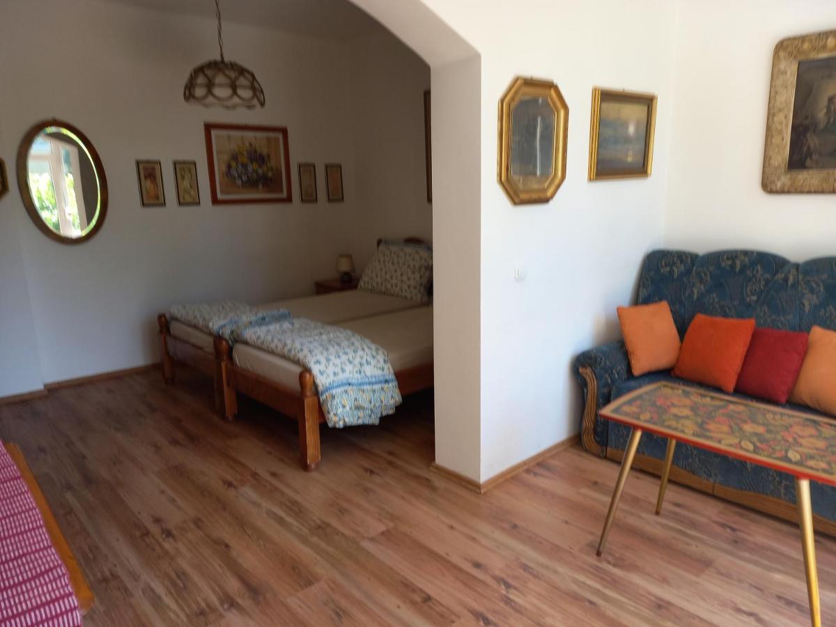 Polgár Vendégház - Housity