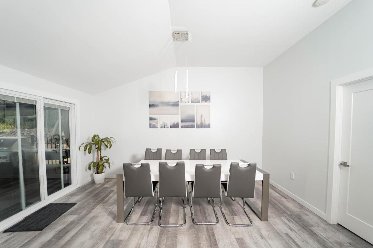 Modern home with a private Heated pool and jacuzzi - Housity