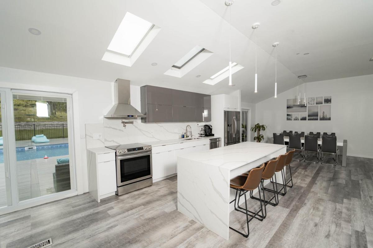 Modern home with a private Heated pool and jacuzzi - Housity
