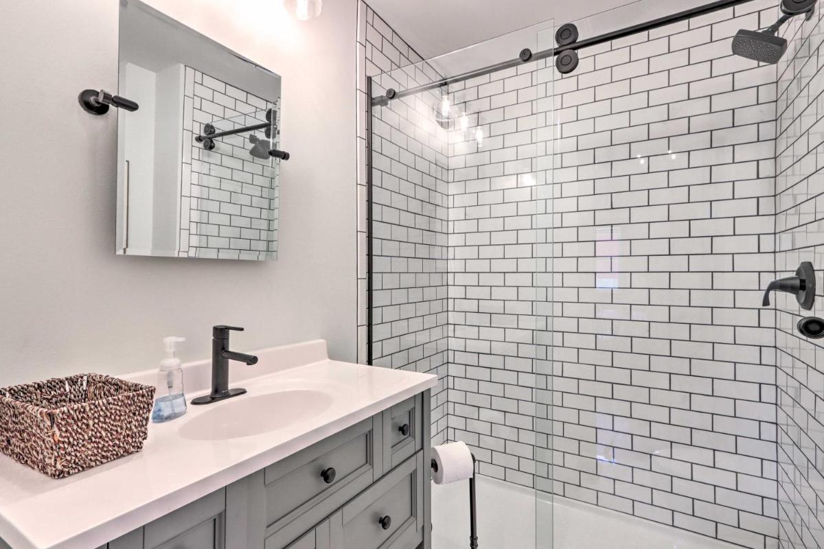 The Ruebling House Bright, Modern, and Renovated! - Housity