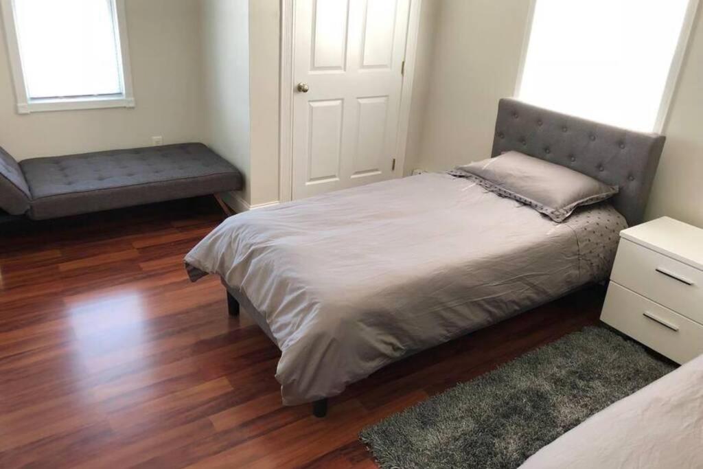 Beautiful Modern house By the Bay w out door Spa - Housity