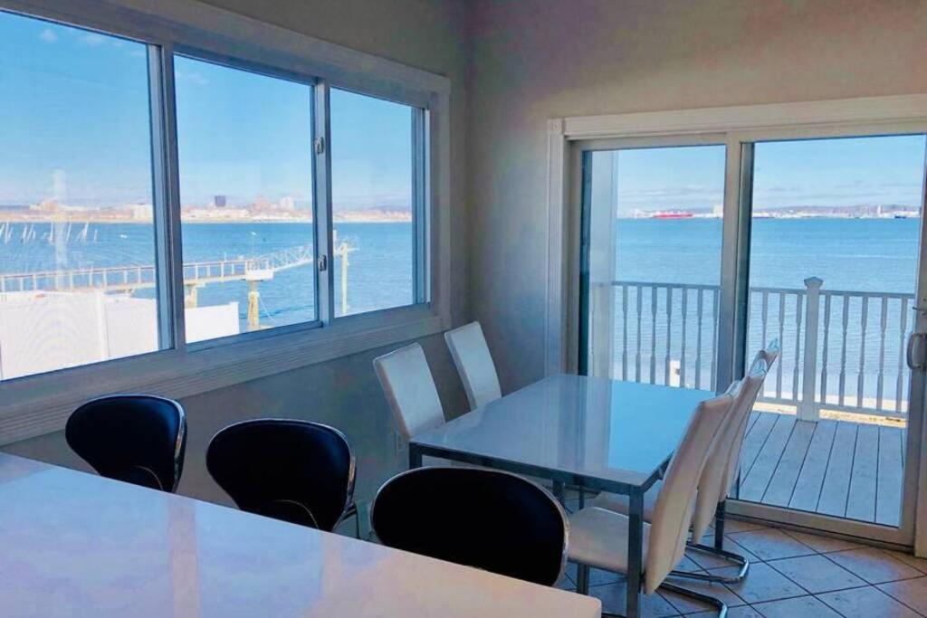 Beautiful Modern house By the Bay w out door Spa - Housity