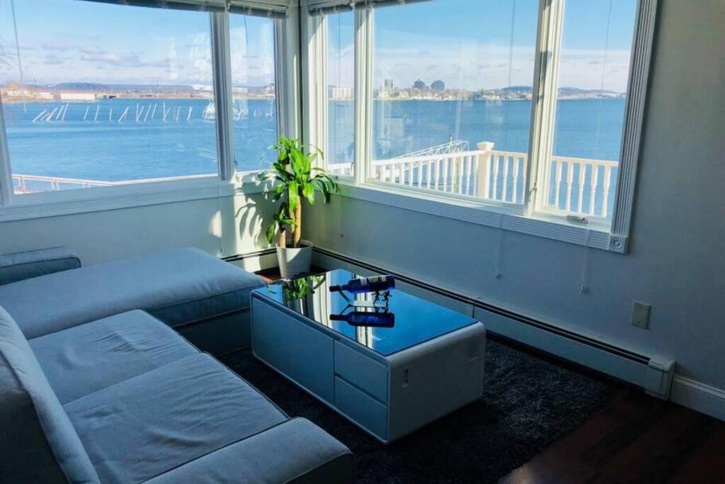 Beautiful Modern house By the Bay w out door Spa - Housity