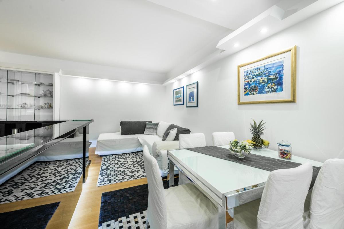 Luxury Apartment Set - Housity