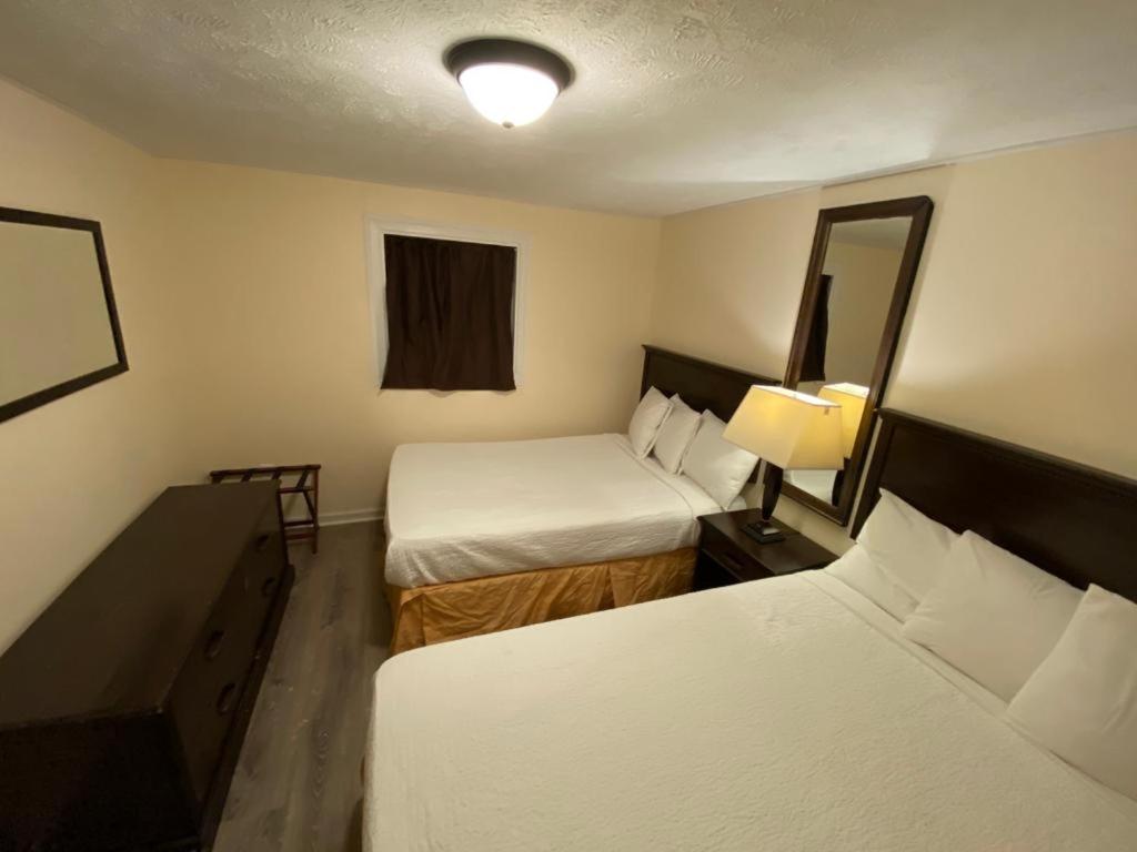 Oceanfront Twilight Surf Hotel - Housity