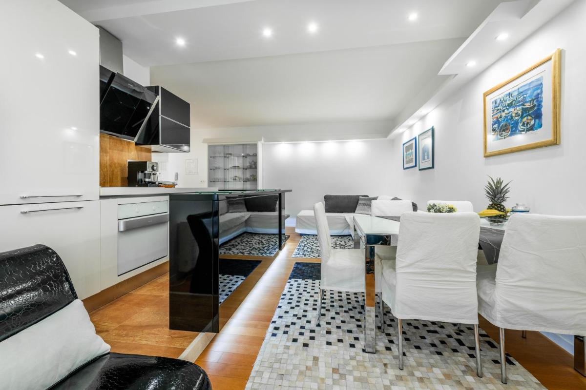Luxury Apartment Set - Housity