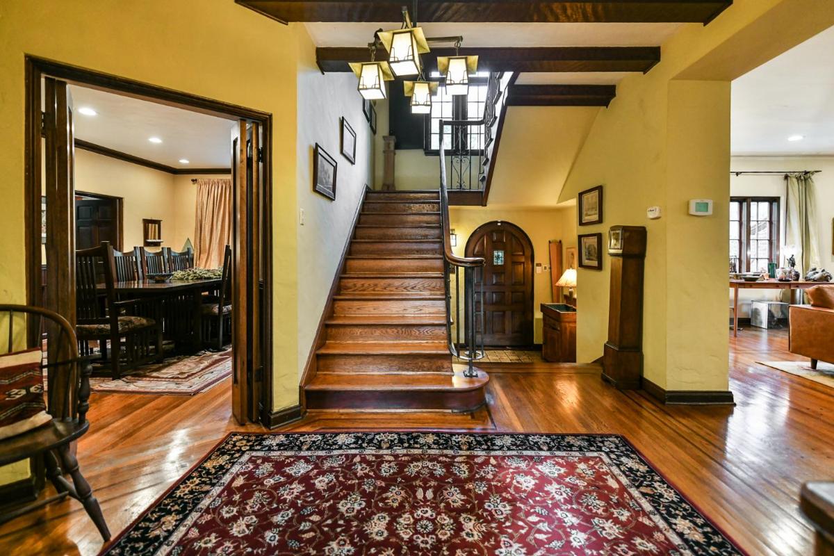Suitetrails - Beautiful airy architect-designed room and brand new private luxe bathroom