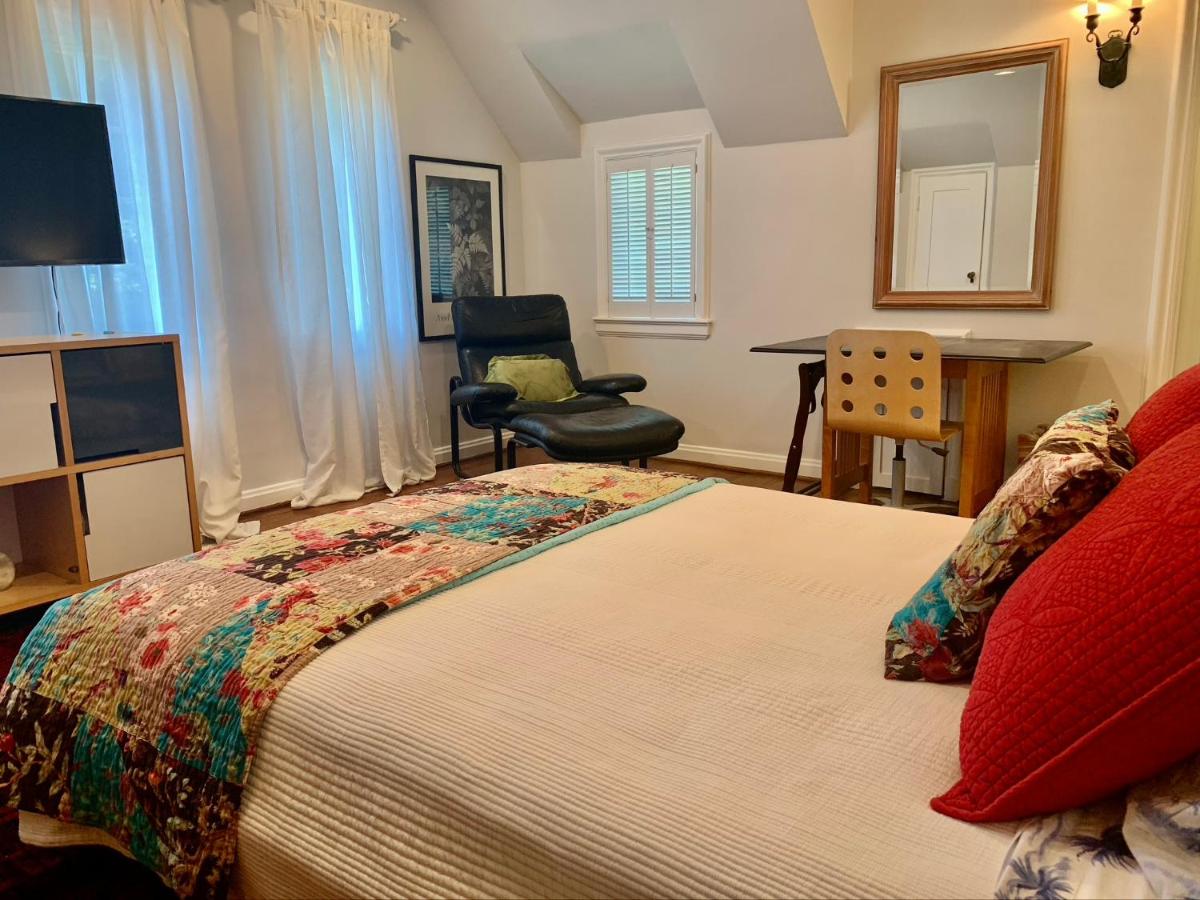 Suitetrails - Beautiful airy architect-designed room and brand new private luxe bathroom
