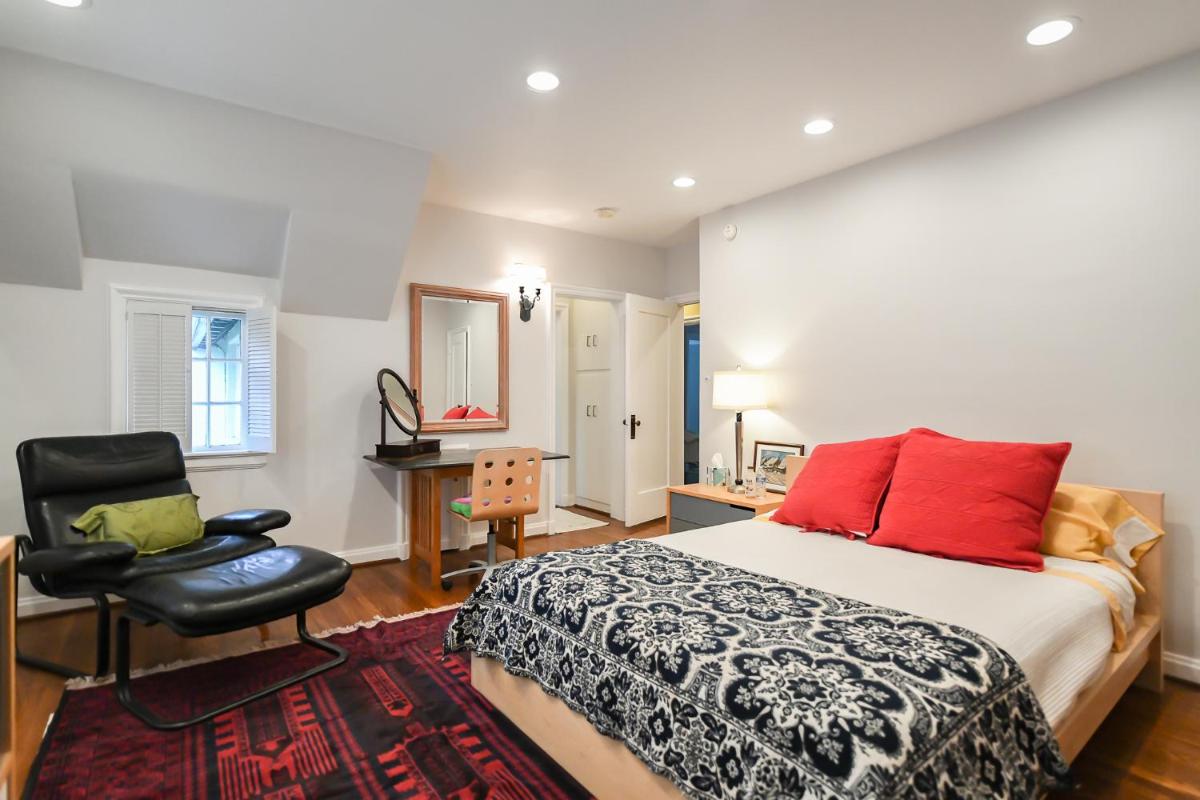 Suitetrails - Beautiful airy architect-designed room and brand new private luxe bathroom
