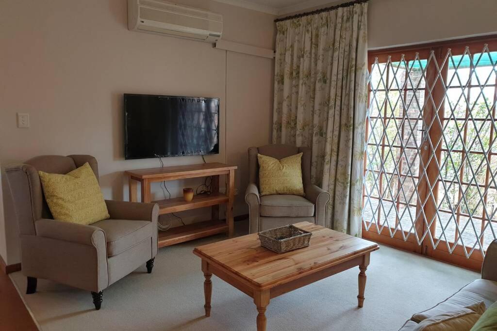 Coral Tree House - Housity