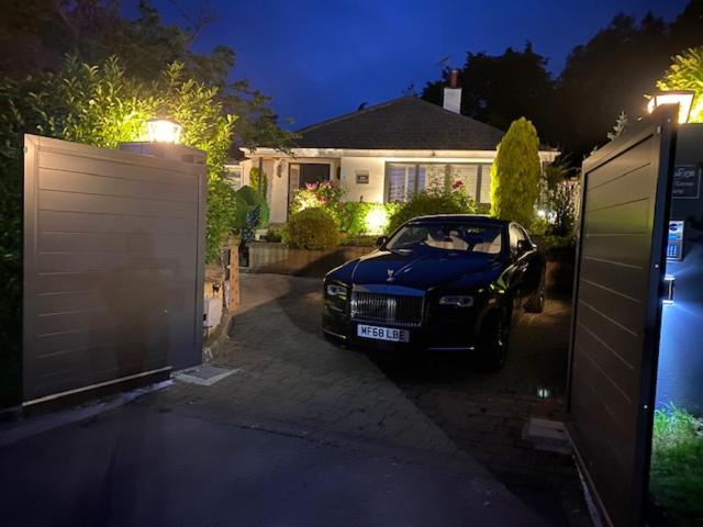 Harrogate boutique lodge with heated pool and hot tub - Housity