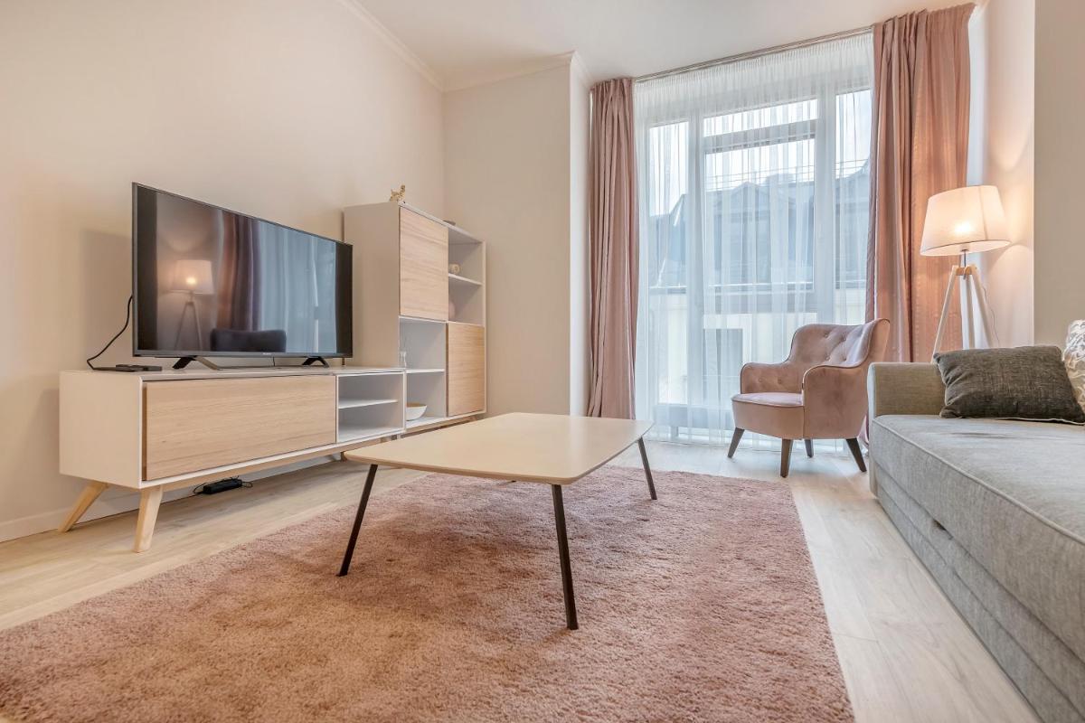 HaPPy Inn Just Studio, Self Check-In-24x7,Parking-in-the-underground-Garage - Housity