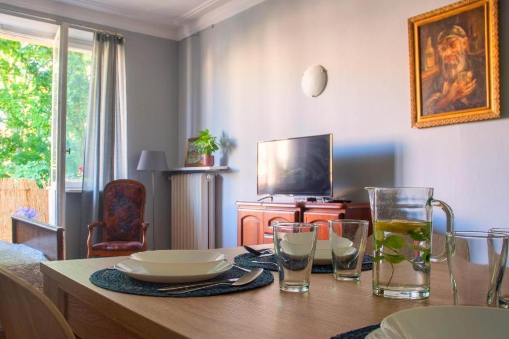Retro Apartament - Housity
