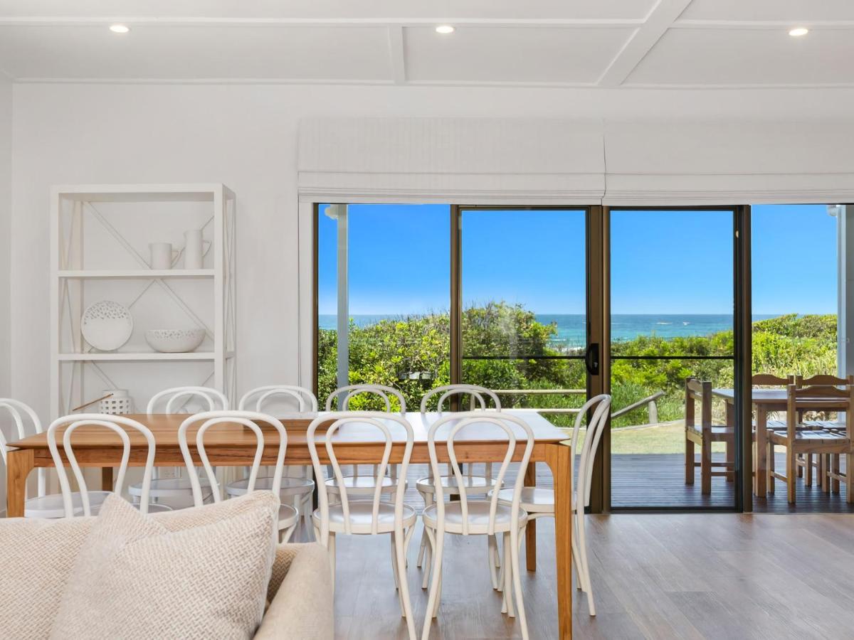 Sandpiper Beachfront House - Hastings Point - Housity