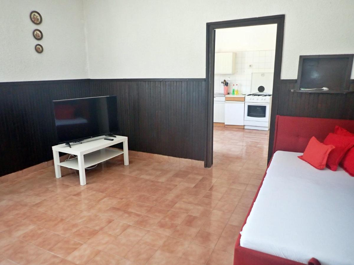 Apartman Nino-50 m from quiet and isolated beach - Housity
