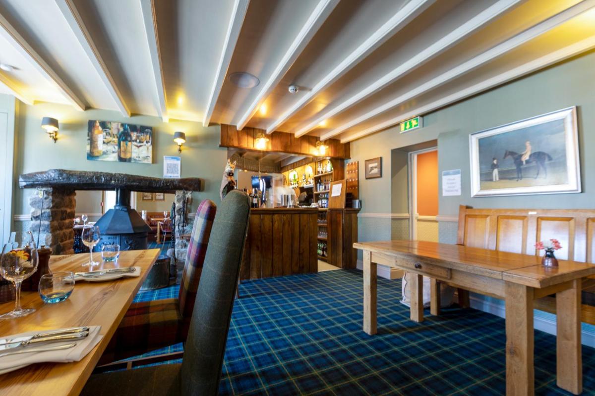 The Fox and Hounds Country Inn - Housity