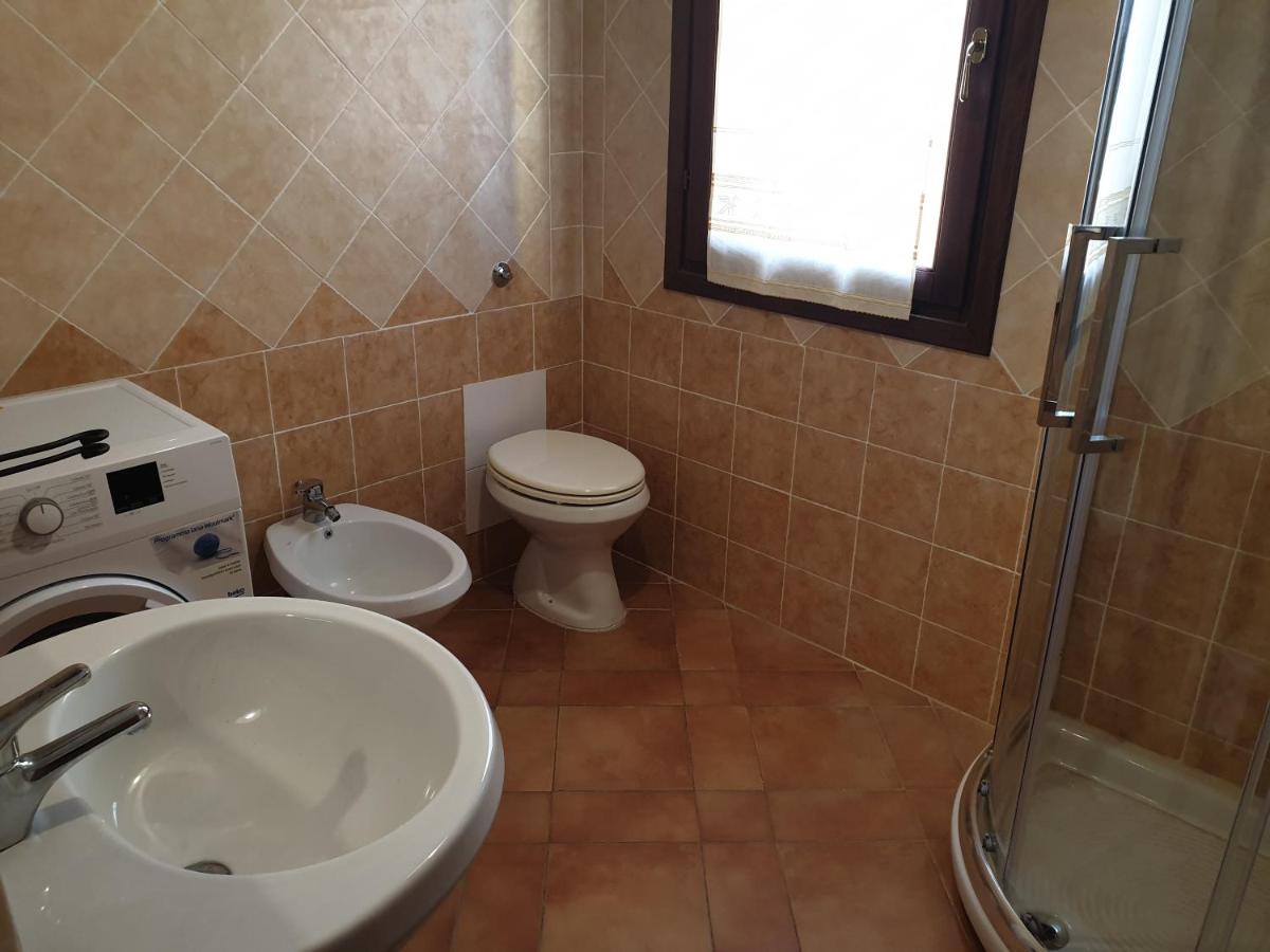 Capo Figari 9, Appartamento spazioso nel centro di Golfo Aranci con terrazza, Wi-Fi, parcheggio gratuito - Housity