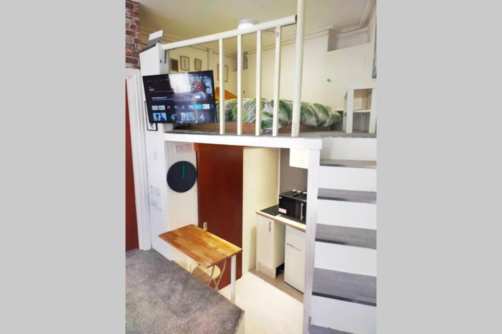 Cute & Cosy Loft-Style Studio close to Beach - Housity