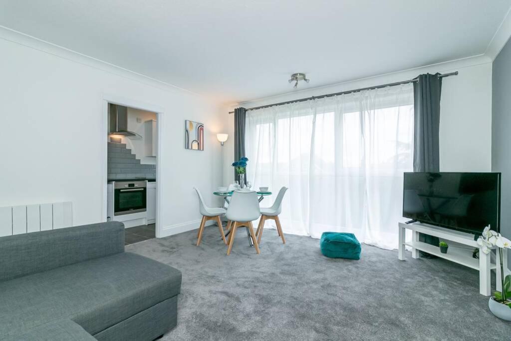 Suitetrails - St Albans City Apartment