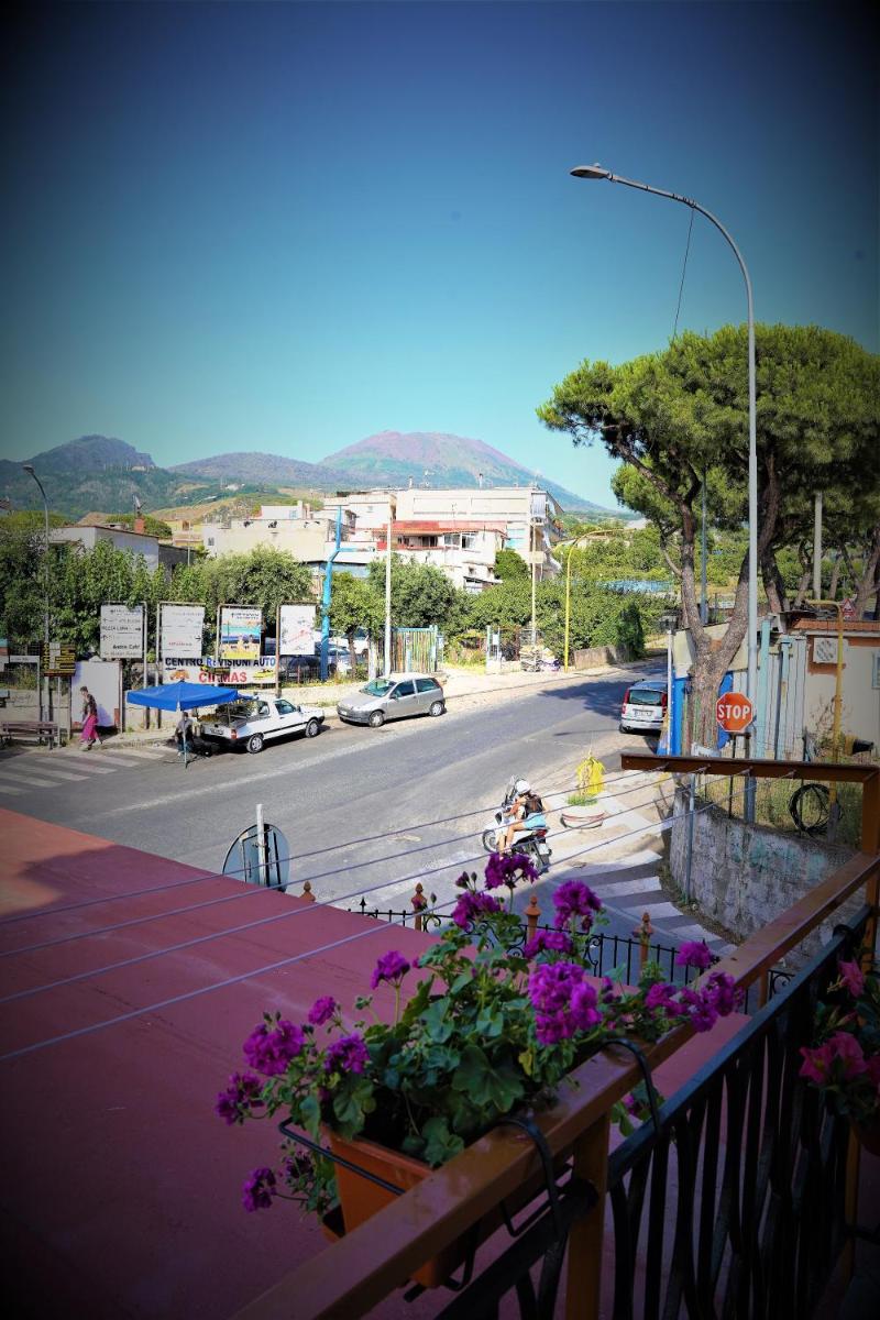 Vesuvius' Lovely Inn - Housity