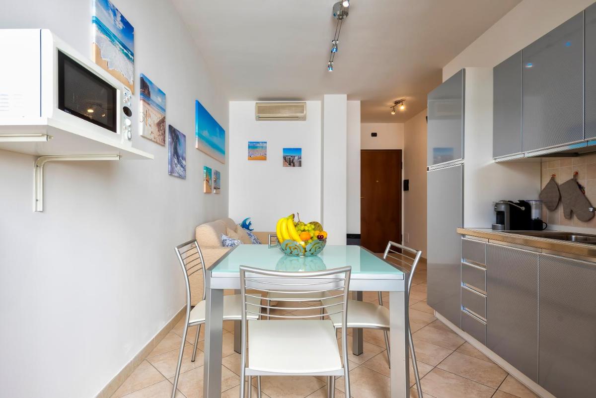 Mia Summer House - Housity