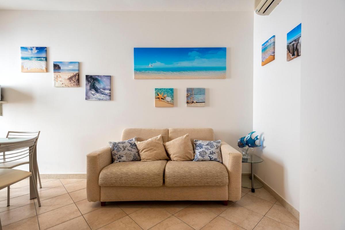 Mia Summer House - Housity