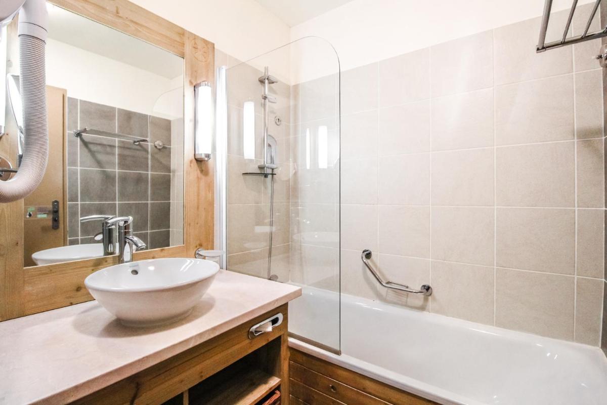Suitetrails - Charming 6th-floor 2-bedroom apartment with fireplace