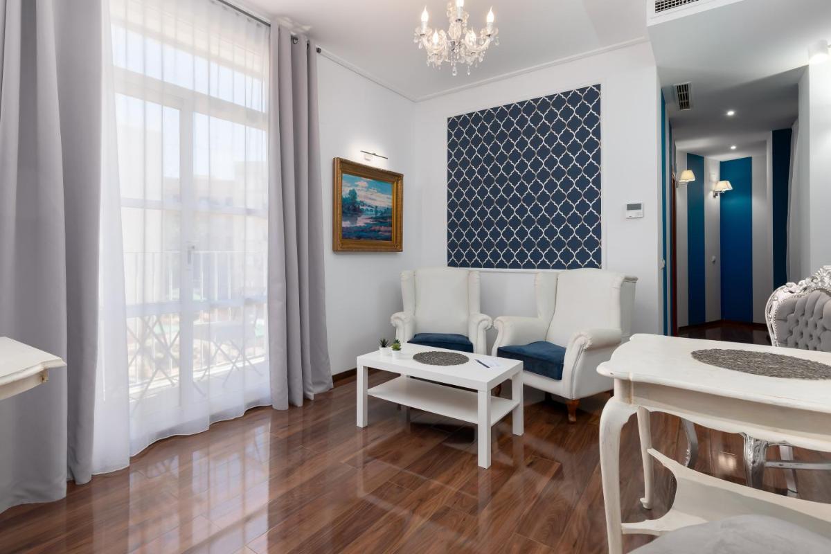 Adarve Flats - Housity