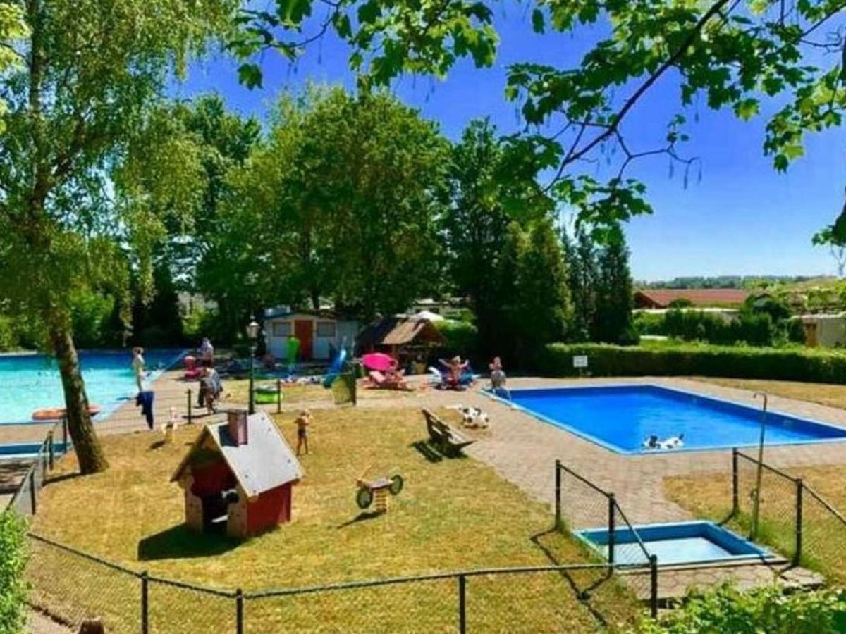 Romantic chalet in Lathum near a beautiful sandy beach - Housity