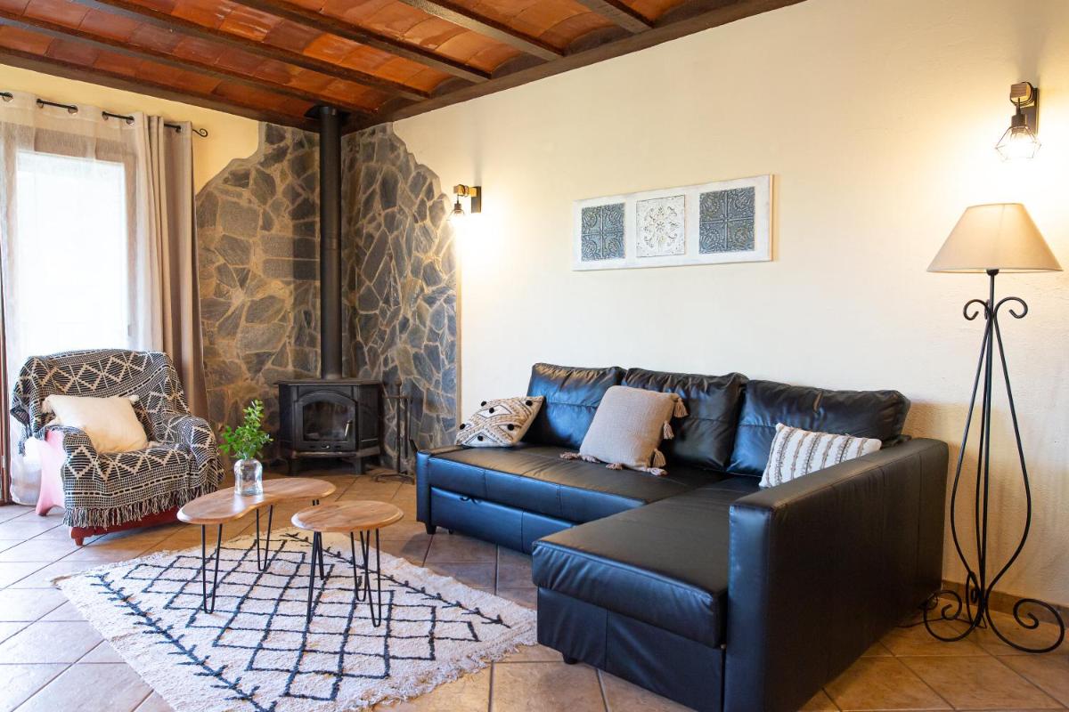 AldeaMia, Cozy villa for 8 people, pool, mountain view, beach at 8 min - Housity
