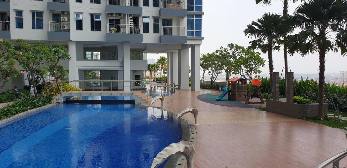 Cosmy Benson Apartment at Supermall Pakuwon - Housity