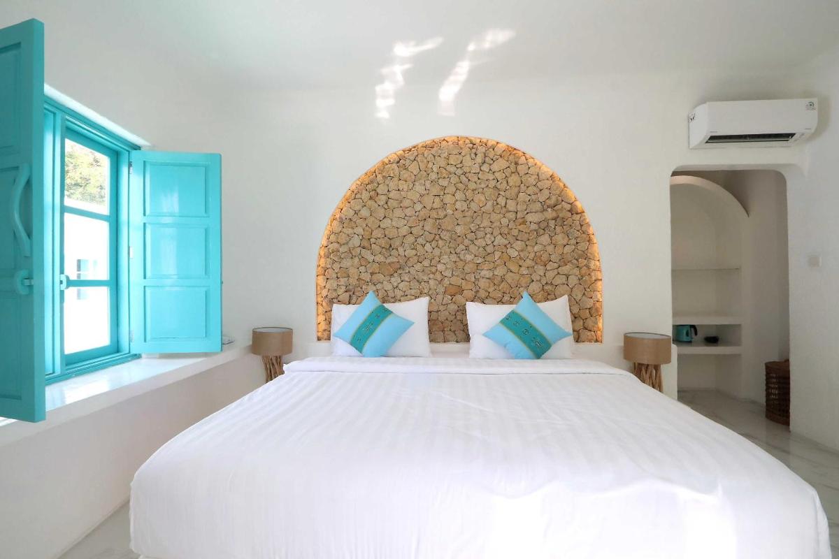 Loccal Collection Hotel Komodo - Housity