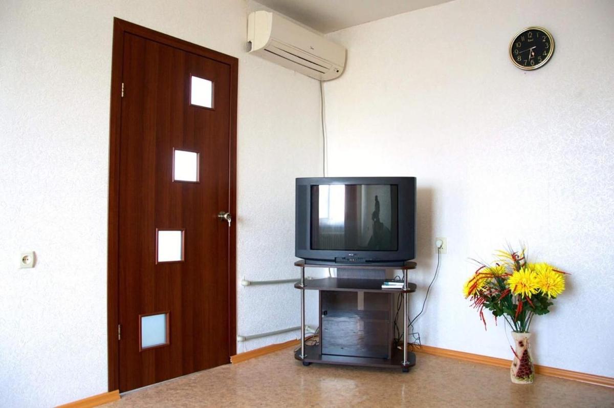 Cozy apartment in Yuzhny, seaside view - Housity