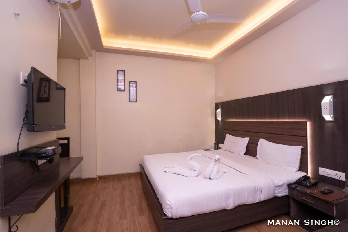 Hotel Samrat - Housity