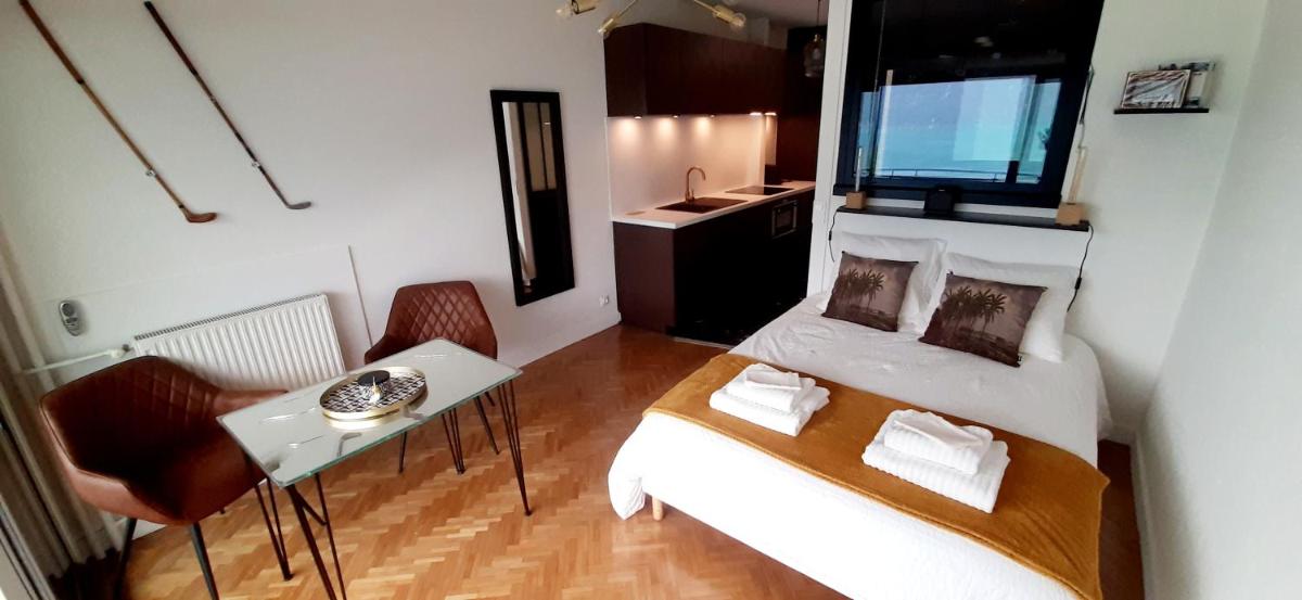 Studio Le 119, Aix les bains - Grand port - Vue Lac splendide - Housity