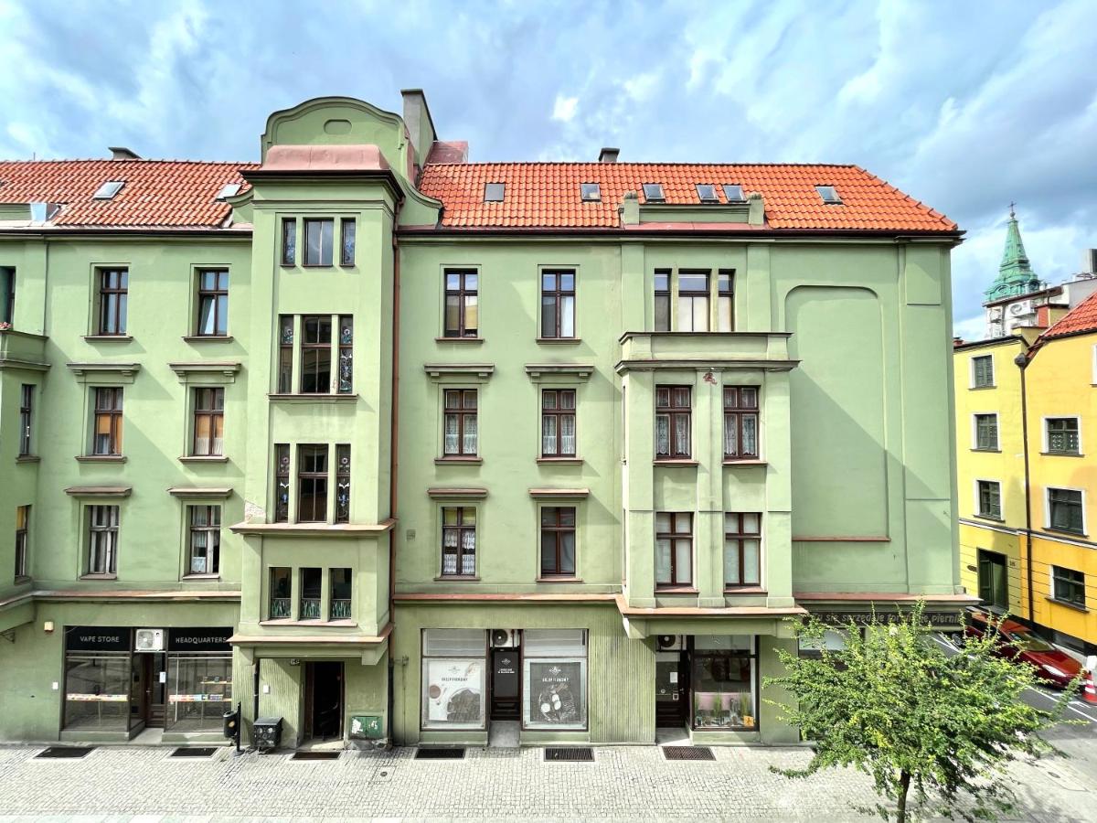 Copernicus Street Apartment - Twin Peaks - Housity