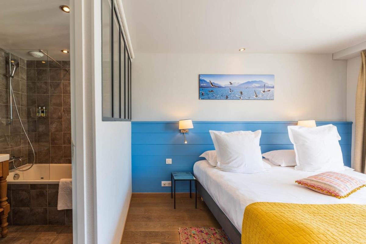 Un ou plusieurs lits dans un hébergement de l'établissement Hôtel Beau Site Talloires B SPA